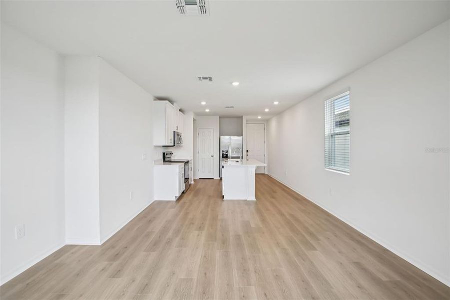 Spacious, unfurnished interior of a new home in Villamar - Classic Series, Winter Haven (Image 29).