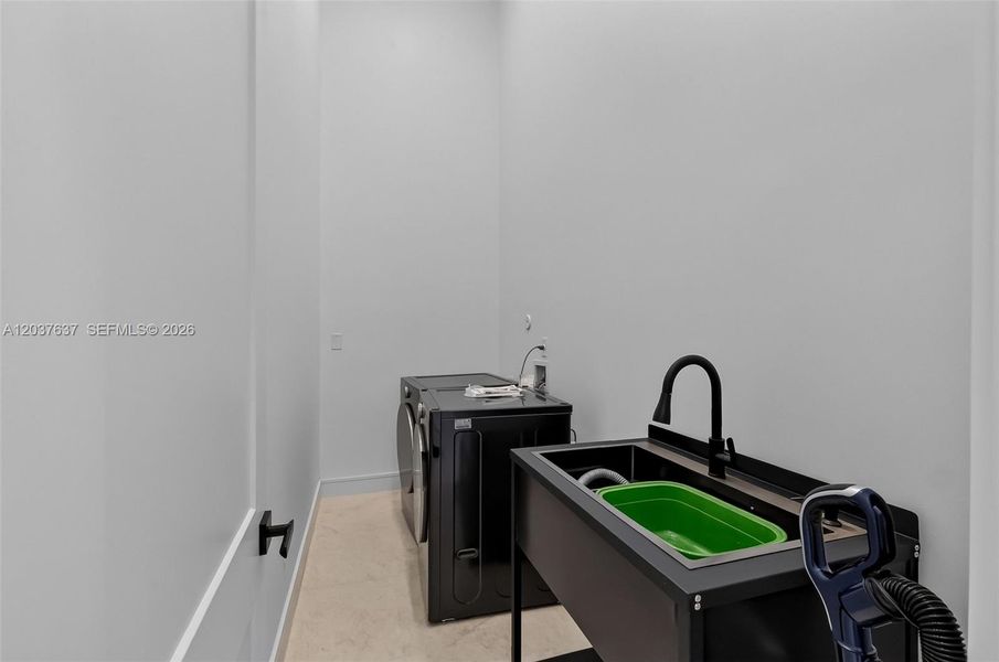 Photo 33