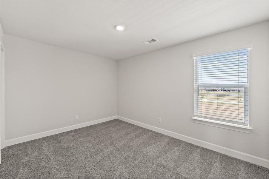 Spacious, unfurnished interior of a new home in Yarbrough Farms, Pilot Point (Image 6).
