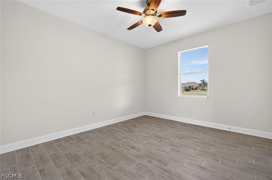 Spacious, unfurnished interior of a new home in Cape Coral, Cape Coral (Image 14).