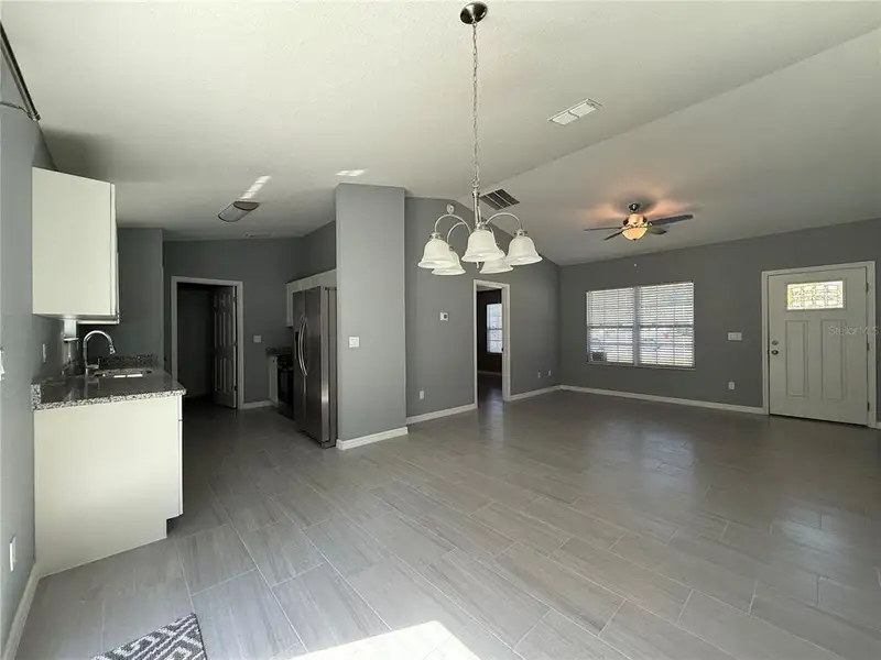 Spacious, unfurnished interior of a new home in , Dunnellon (Image 5).