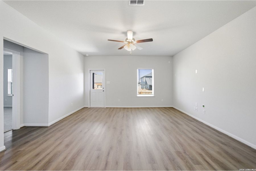 Spacious, unfurnished interior of a new home in Laurel Vistas, San Antonio (Image 25). Spacious, unfurnished interior of a new home in Laurel Vistas, San Antonio (Image 25).