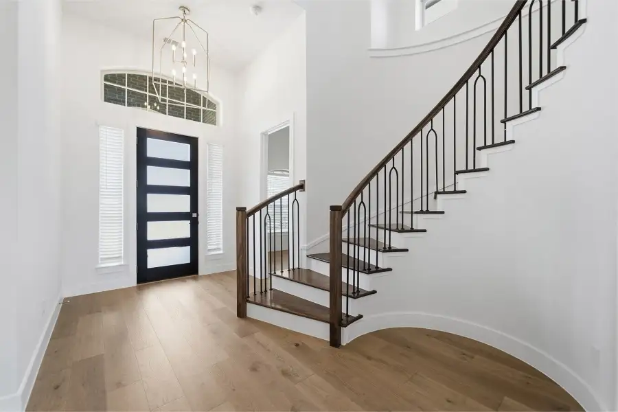 Spacious, unfurnished interior of a new home in Green Meadows, Celina (Image 22).