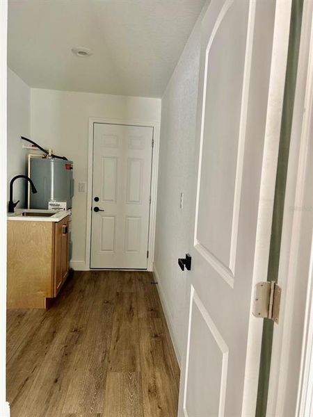 Spacious, unfurnished interior of a new home in , Ocala (Image 4).