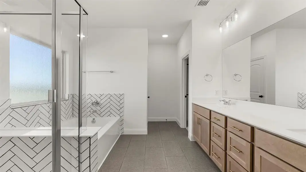 20. 2419 Liberty - Bath (2)