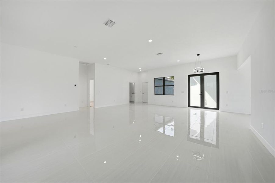 Spacious, unfurnished interior of a new home in , Port Charlotte (Image 35).
