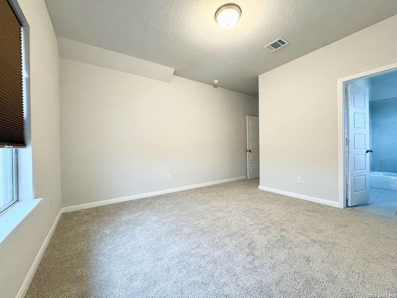 Spacious, unfurnished interior of a new home in Veramendi, New Braunfels (Image 21). Spacious, unfurnished interior of a new home in Veramendi, New Braunfels (Image 21).