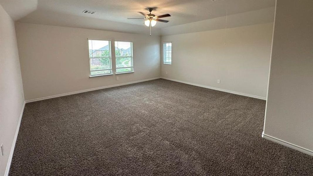 Spacious, unfurnished interior of a new home in Silverado, Aubrey (Image 5).