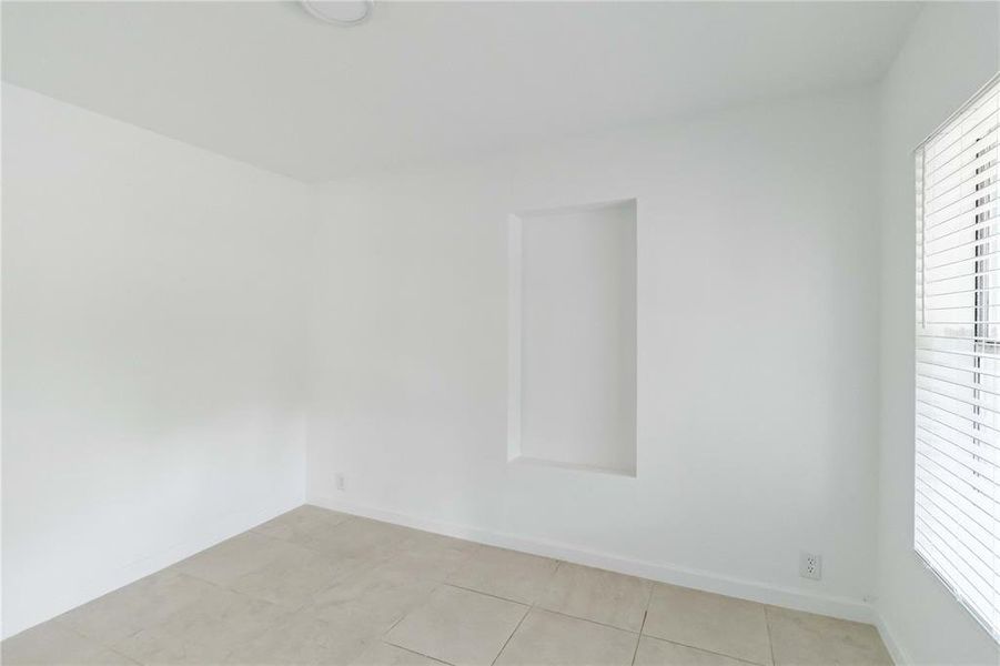 Spacious, unfurnished interior of a new home in , Bradenton (Image 14).