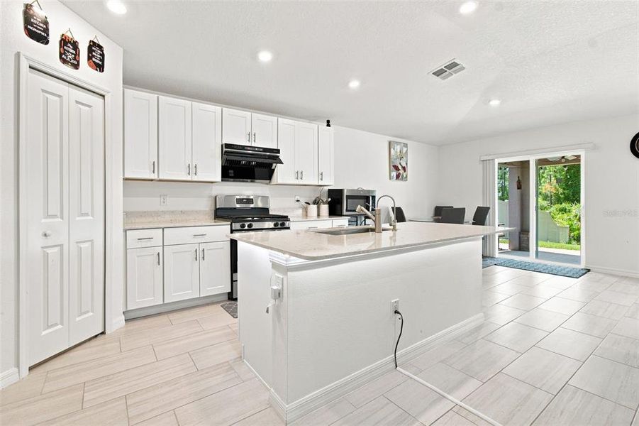 Furnished interior view inside a new home in , Zephyrhills (Image 17). Furnished interior view inside a new home in , Zephyrhills (Image 17).