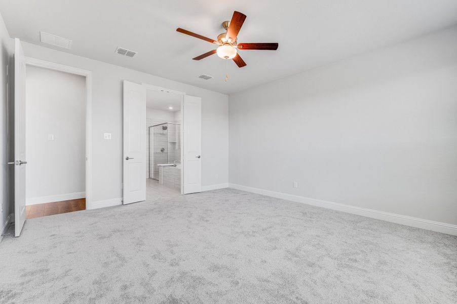 Representative unfurnished interior of a home built from the Jade by Taylor Morrison in South Oak 60s, Oak Point (Image 12).