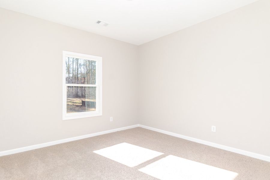 Spacious, unfurnished interior of a new home in Standing Oaks, Senoia (Image 27).