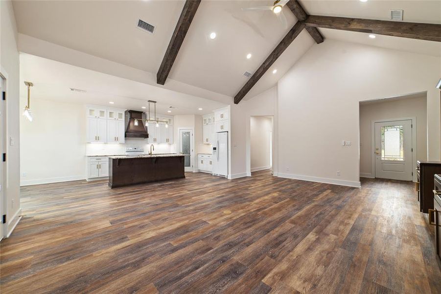 Spacious, unfurnished interior of a new home in , Brownwood (Image 15).