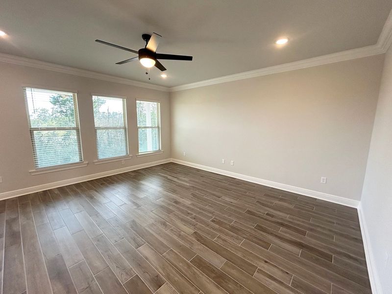 Spacious, unfurnished interior of a new home in The Bluffs at Lafayette, Freeport (Image 9).