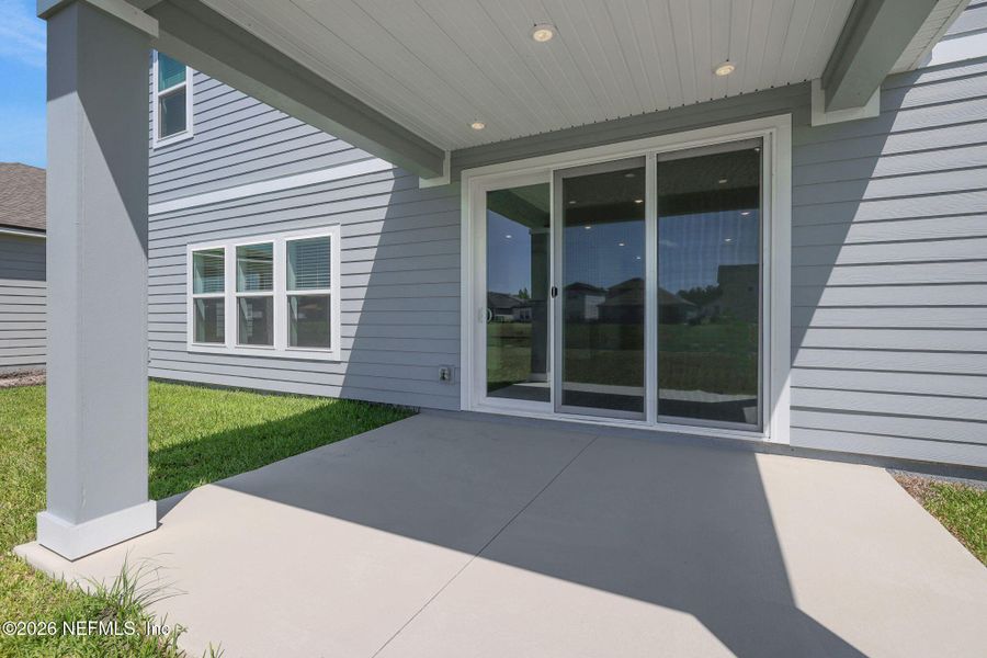 Exterior details and patio area of a home in Hyland Trail, Green Cove Springs (Image 4).