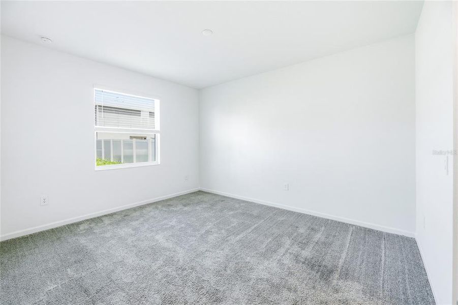 Spacious, unfurnished interior of a new home in Peace Creek Reserve, Winter Haven (Image 28).