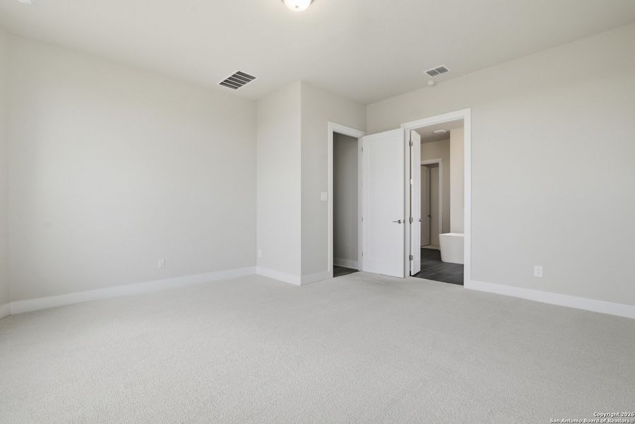 Spacious, unfurnished interior of a new home in Haby Hill 60s, San Antonio (Image 48).