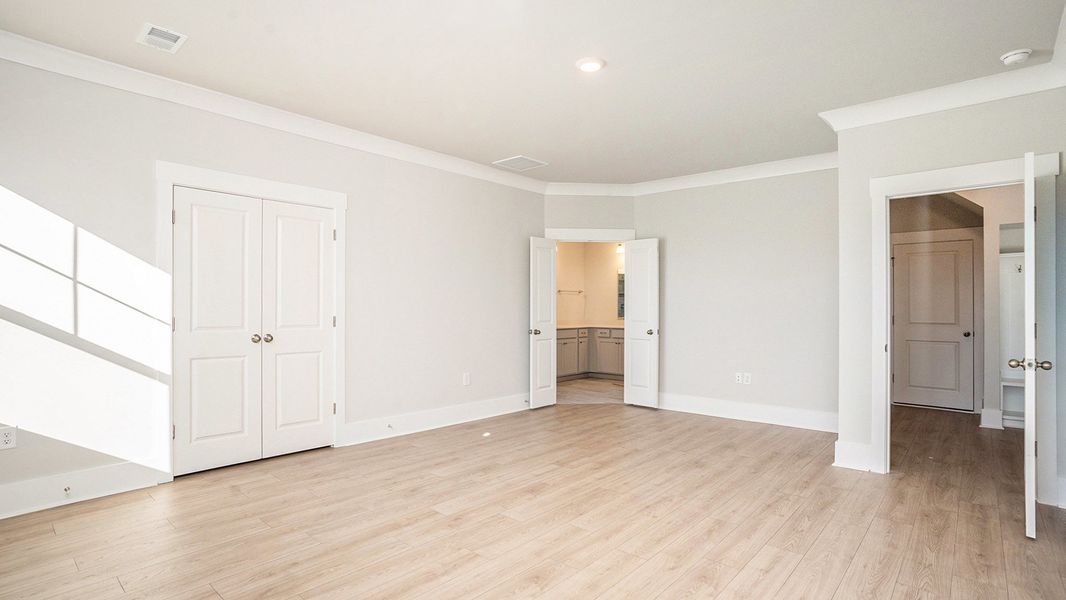 Spacious, unfurnished interior of a new home in The Forest at Black Bear, Longs (Image 10).
