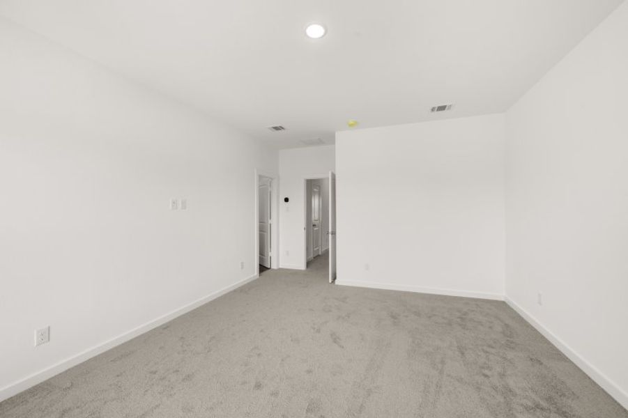 Spacious, unfurnished interior of a new home in Karis, Crowley (Image 18).