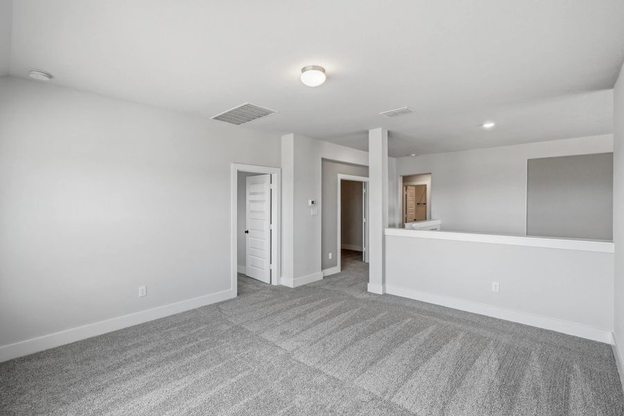 Spacious, unfurnished interior of a new home in Alsatian Oaks, Castroville (Image 43).