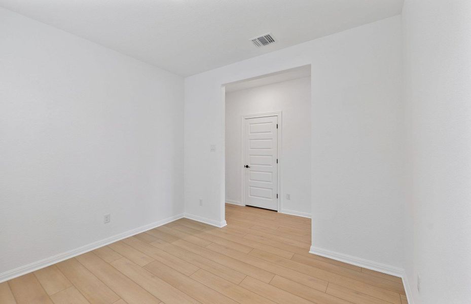 Spacious, unfurnished interior of a new home in Horizon Lake, Leander (Image 17). Spacious, unfurnished interior of a new home in Horizon Lake, Leander (Image 17).
