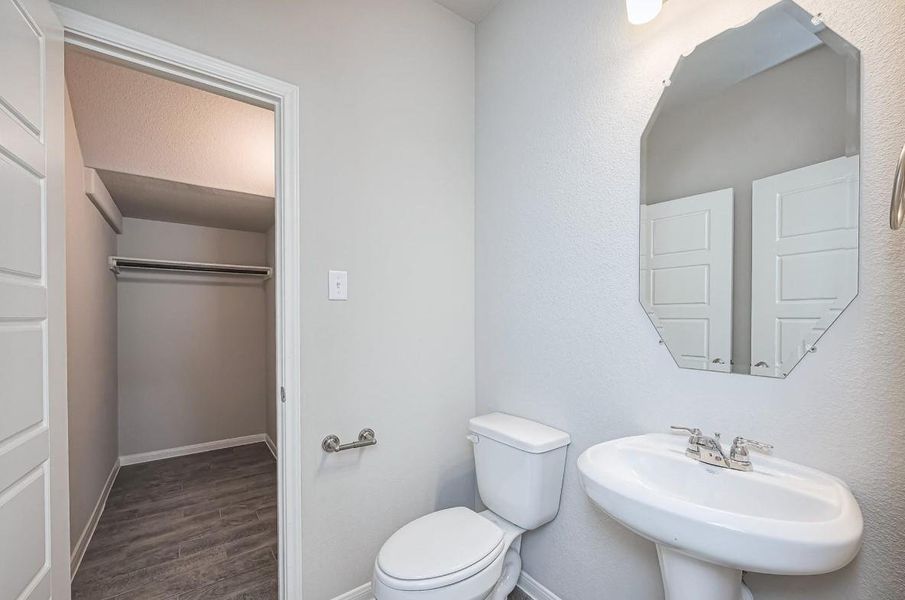 Furnished interior view inside a new home in River Ranch, Dayton (Image 10).