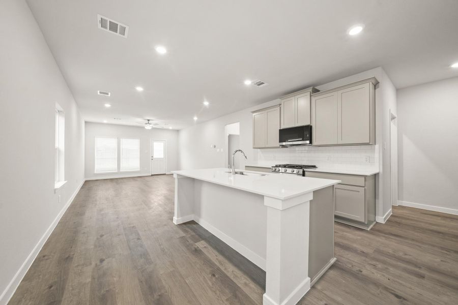 Furnished interior view inside a new home in Lago Mar, Texas City (Image 6).