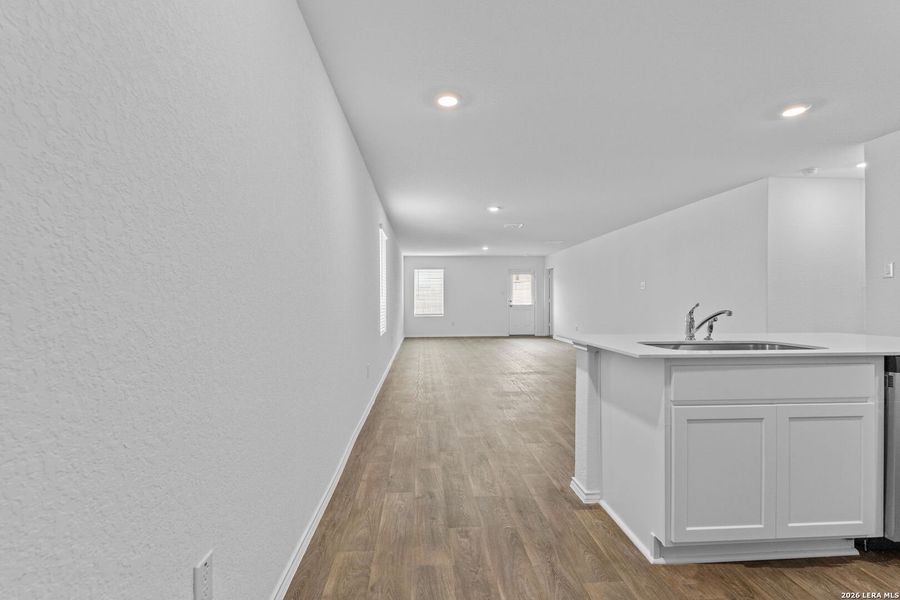 Spacious, unfurnished interior of a new home in Stonehill, San Antonio (Image 27).