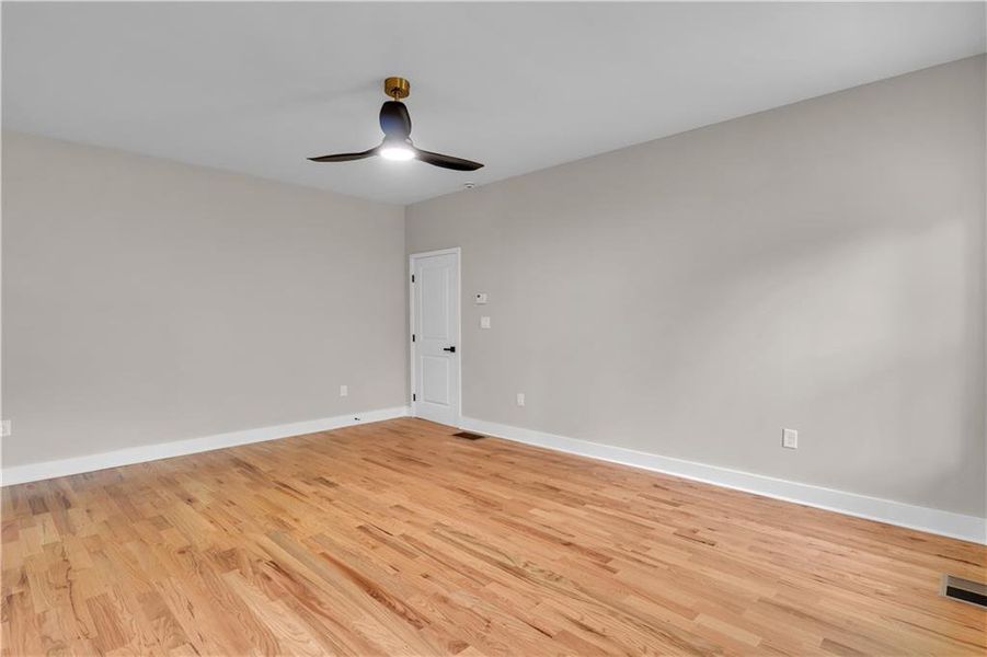 Spacious, unfurnished interior of a new home in , Atlanta (Image 21).