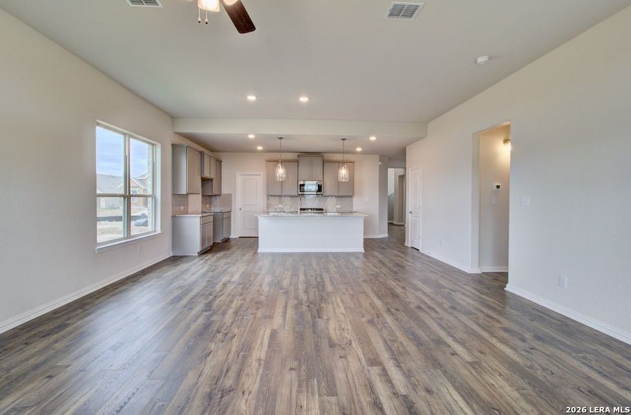 Spacious, unfurnished interior of a new home in Stream Waters, Seguin (Image 13).