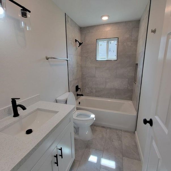 BATHROOM 2 - HALLWAY