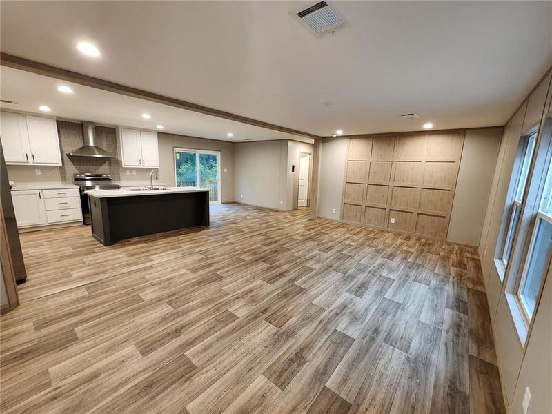 Spacious, unfurnished interior of a new home in , Dunnellon (Image 12).