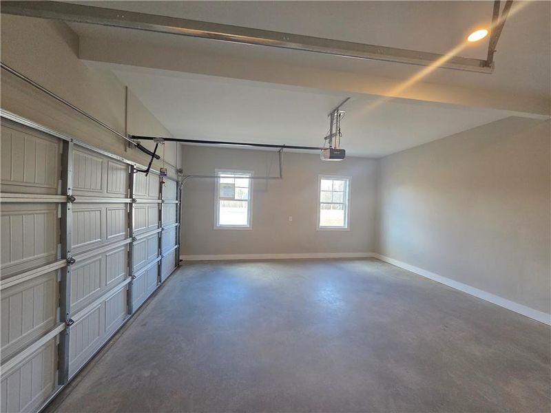 Spacious, unfurnished interior of a new home in Benson Estates, Dallas (Image 16).