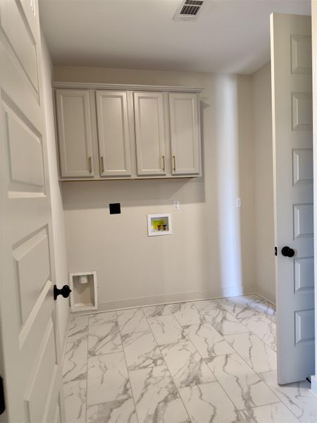 Spacious, unfurnished interior of a new home in White Oak, Arlington (Image 14).