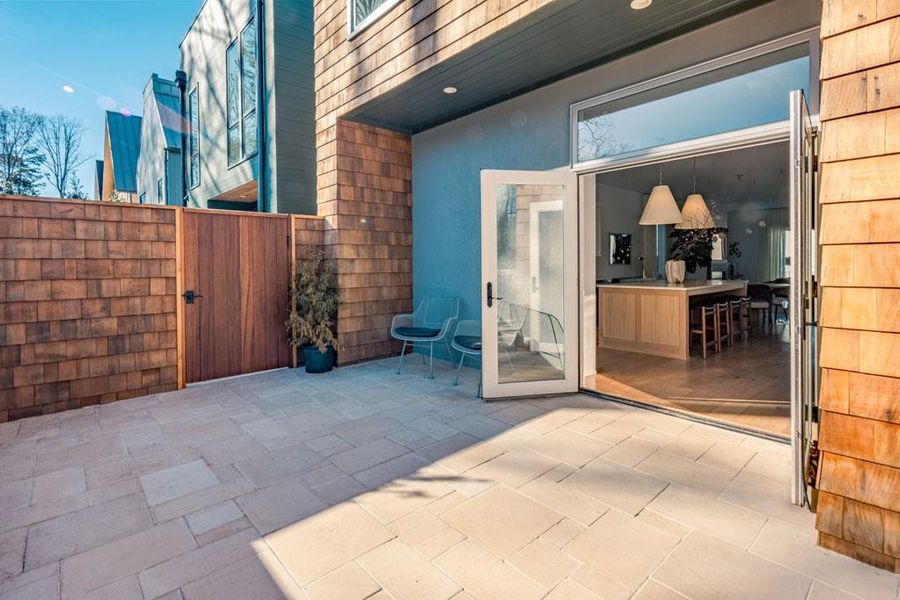 Exterior details and patio area of a home in , Palmetto (Image 4).