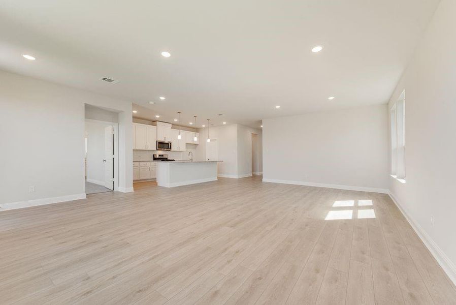 Spacious, unfurnished interior of a new home in Walden Pond, Forney (Image 24).
