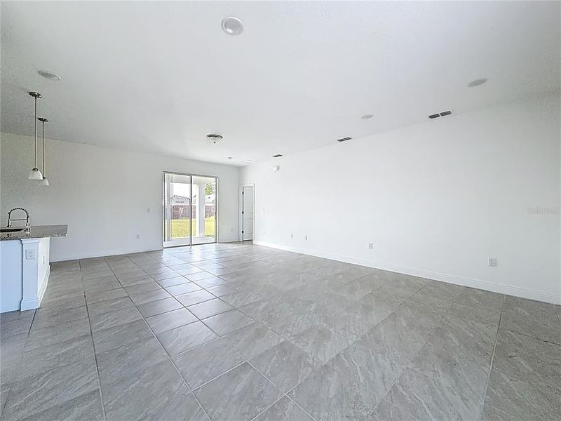 Spacious, unfurnished interior of a new home in , Ocala (Image 15).