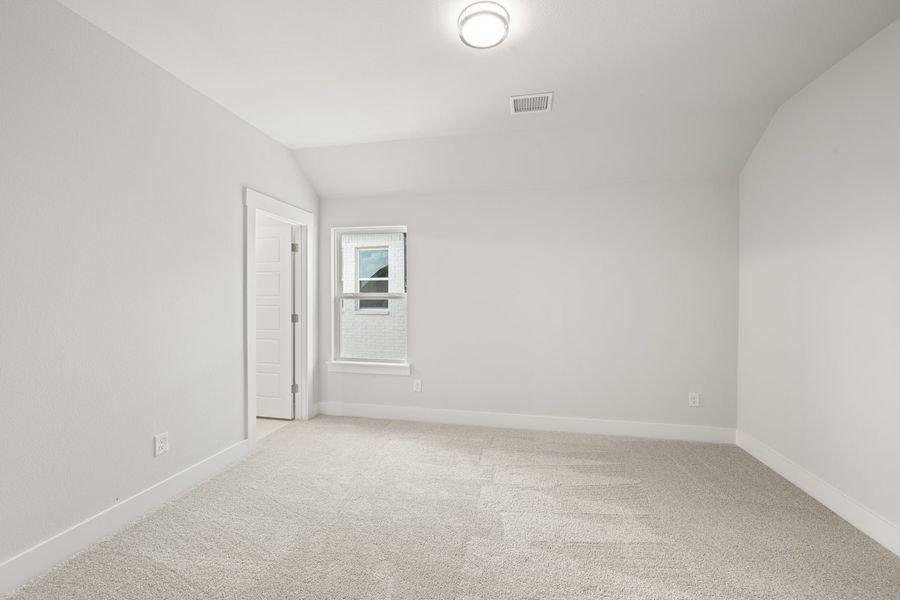 Spacious, unfurnished interior of a new home in Wildflower Ranch, Fort Worth (Image 25).