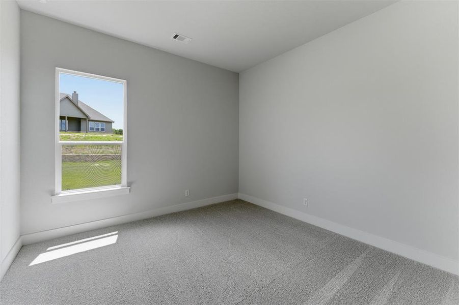 Spacious, unfurnished interior of a new home in Eagle Ridge Estates, Weatherford (Image 15).