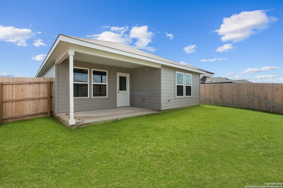 Exterior details and patio area of a home in , Converse (Image 3).