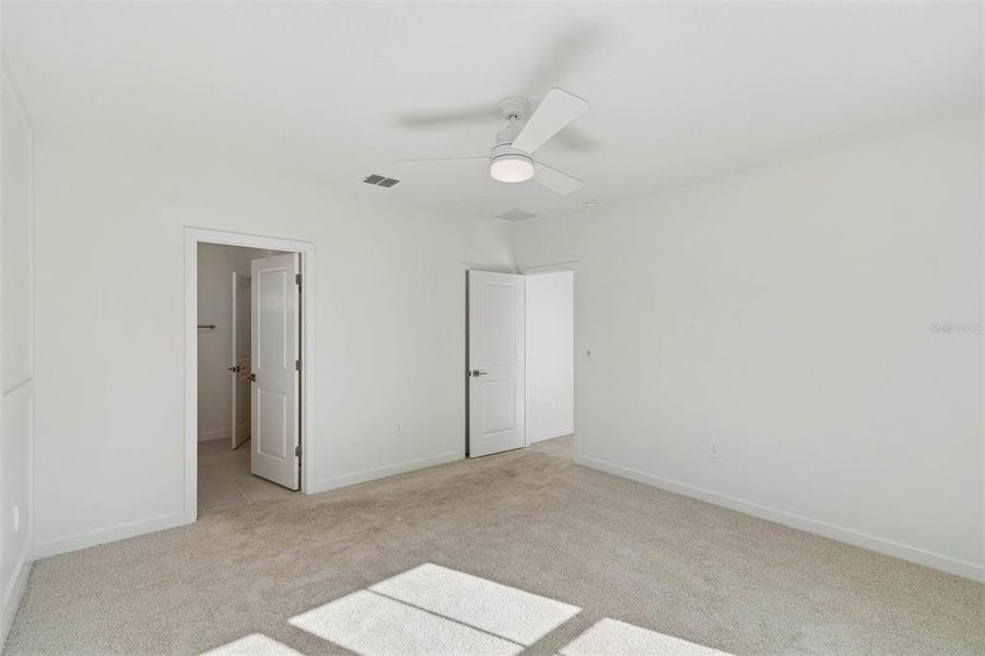 Spacious, unfurnished interior of a new home in Aspire at Canter Creek, Davenport (Image 28).