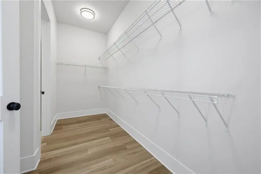 Spacious, unfurnished interior of a new home in , Gainesville (Image 30).