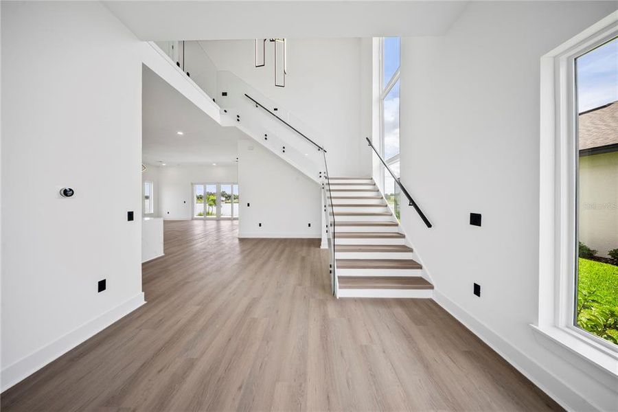 Spacious, unfurnished interior of a new home in , Lake Alfred (Image 36).