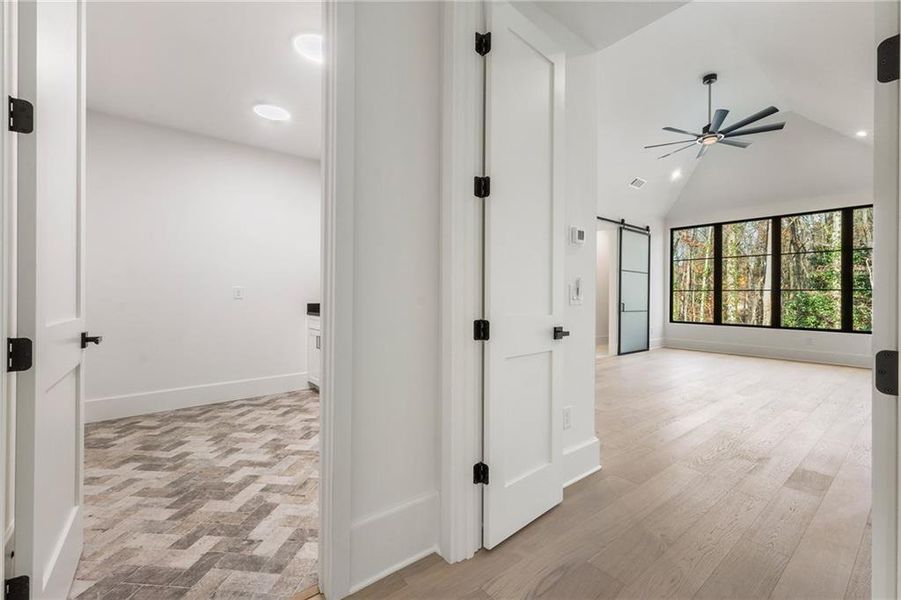 Spacious, unfurnished interior of a new home in , Alpharetta (Image 60).