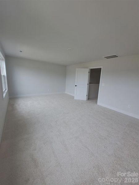 Spacious, unfurnished interior of a new home in Kerns Ridge, Salisbury (Image 12).