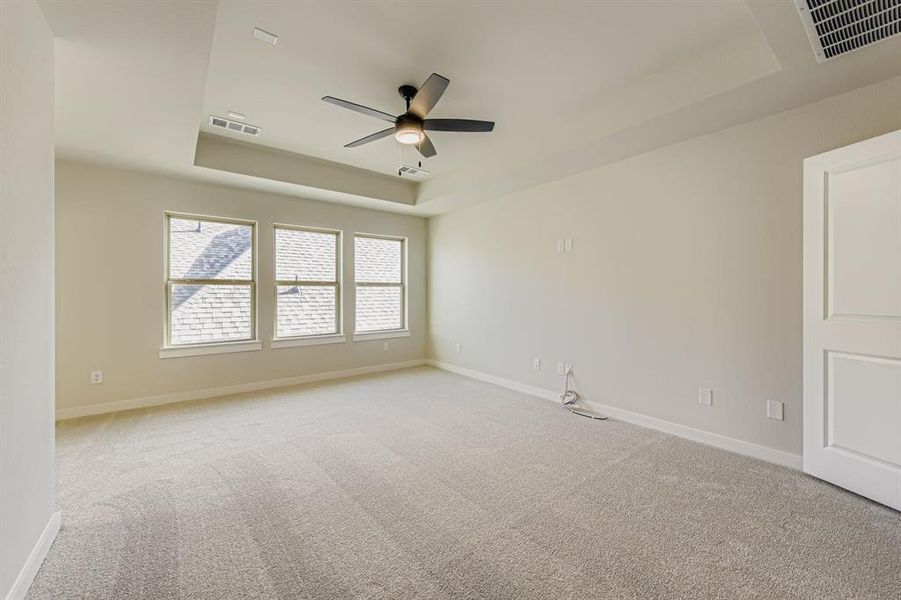 Spacious, unfurnished interior of a new home in Wellington 50s, Fort Worth (Image 23).