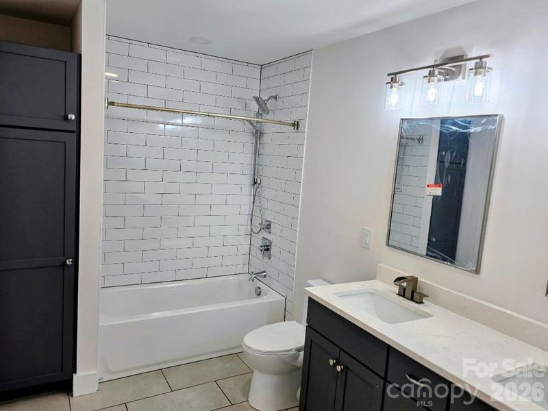 Upstairs full bathroom