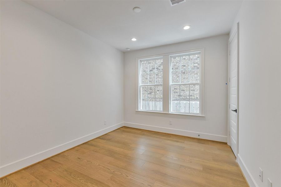Spacious, unfurnished interior of a new home in Reserve in Memorial, Houston (Image 33).