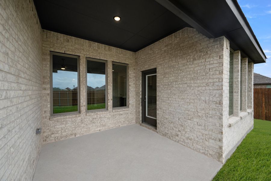 Exterior details and patio area of a home in Vista Point, Grandview (Image 17).