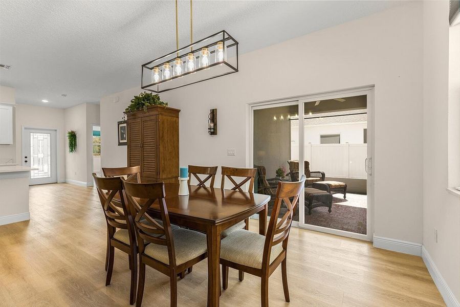 9225-103rd-Ct-HigMedia-027-1280